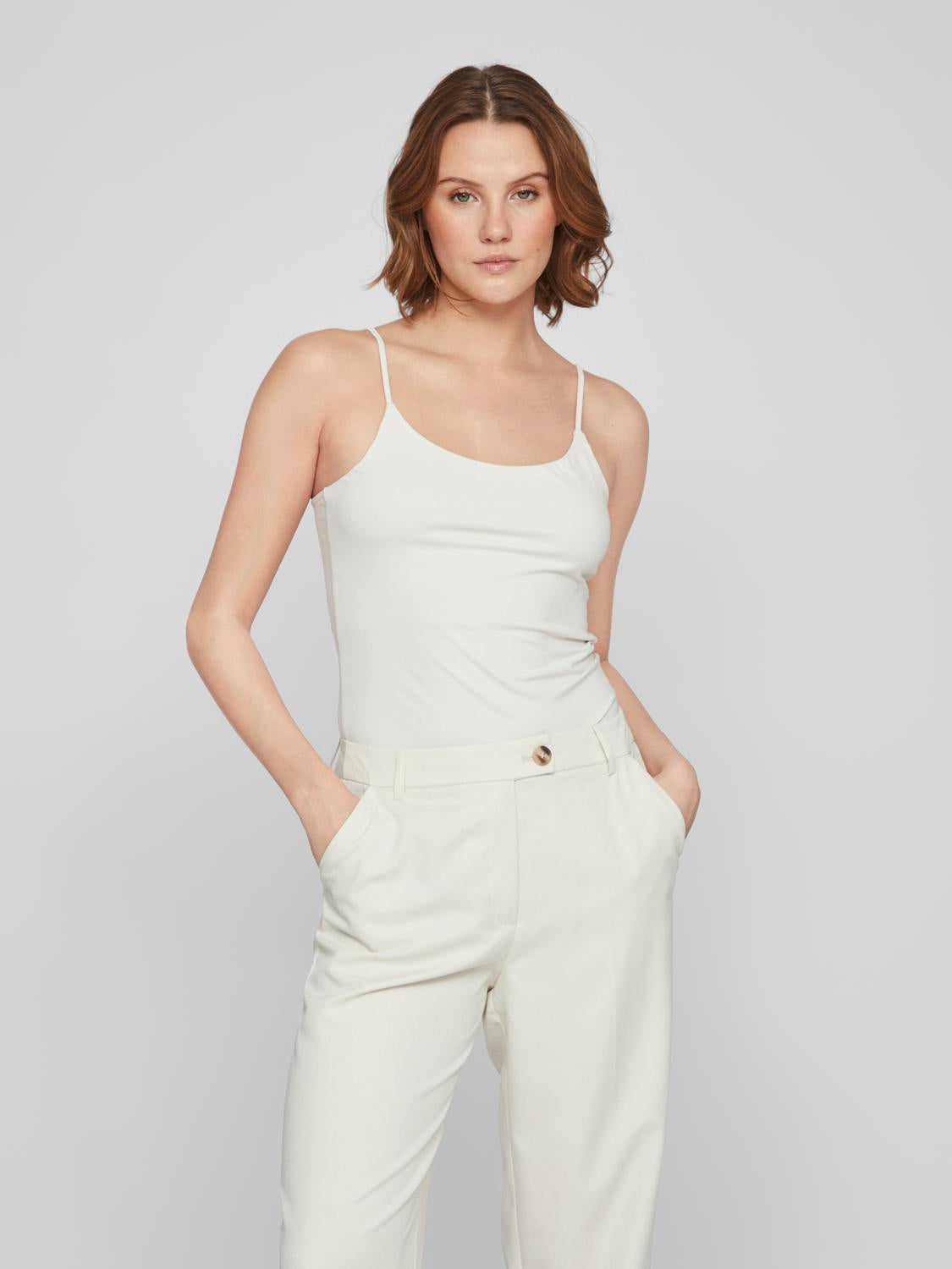 model_shot-front
